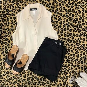 Jones New York petite, Ivory sleeveless button down top